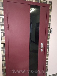 Стальная дверь с отделкой из стекла